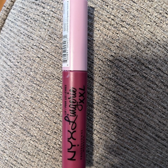 NYX Lingerie XXL Matte Lipstick Unlaced - Picture 2 of 7